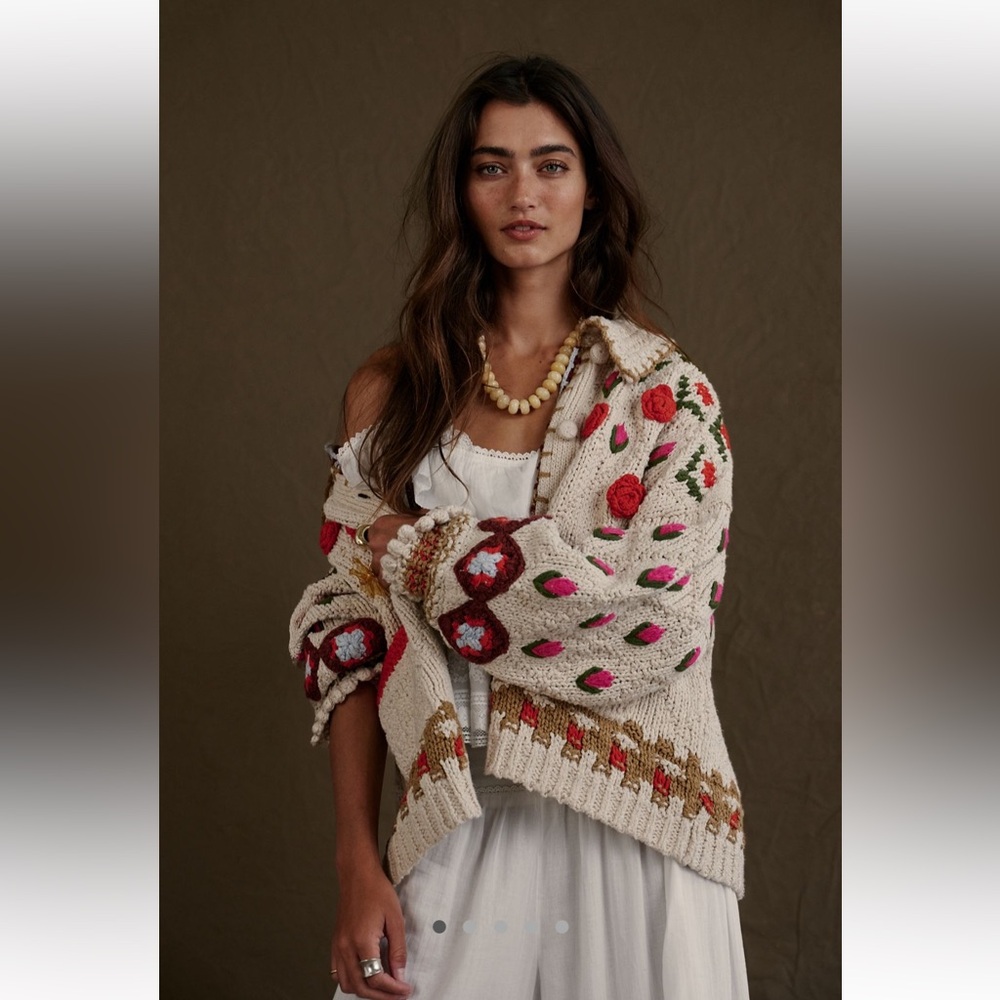 ISO Free people rosebund cardigan

I need a size XS or Small.